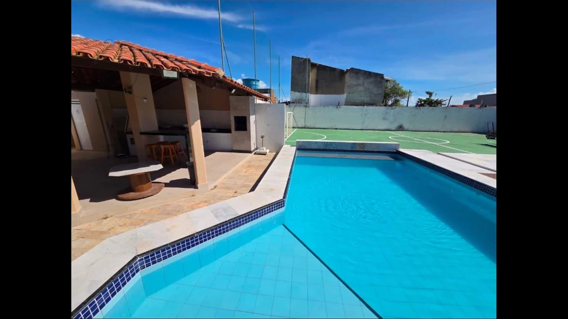 House 3 suites with pool and sports court
