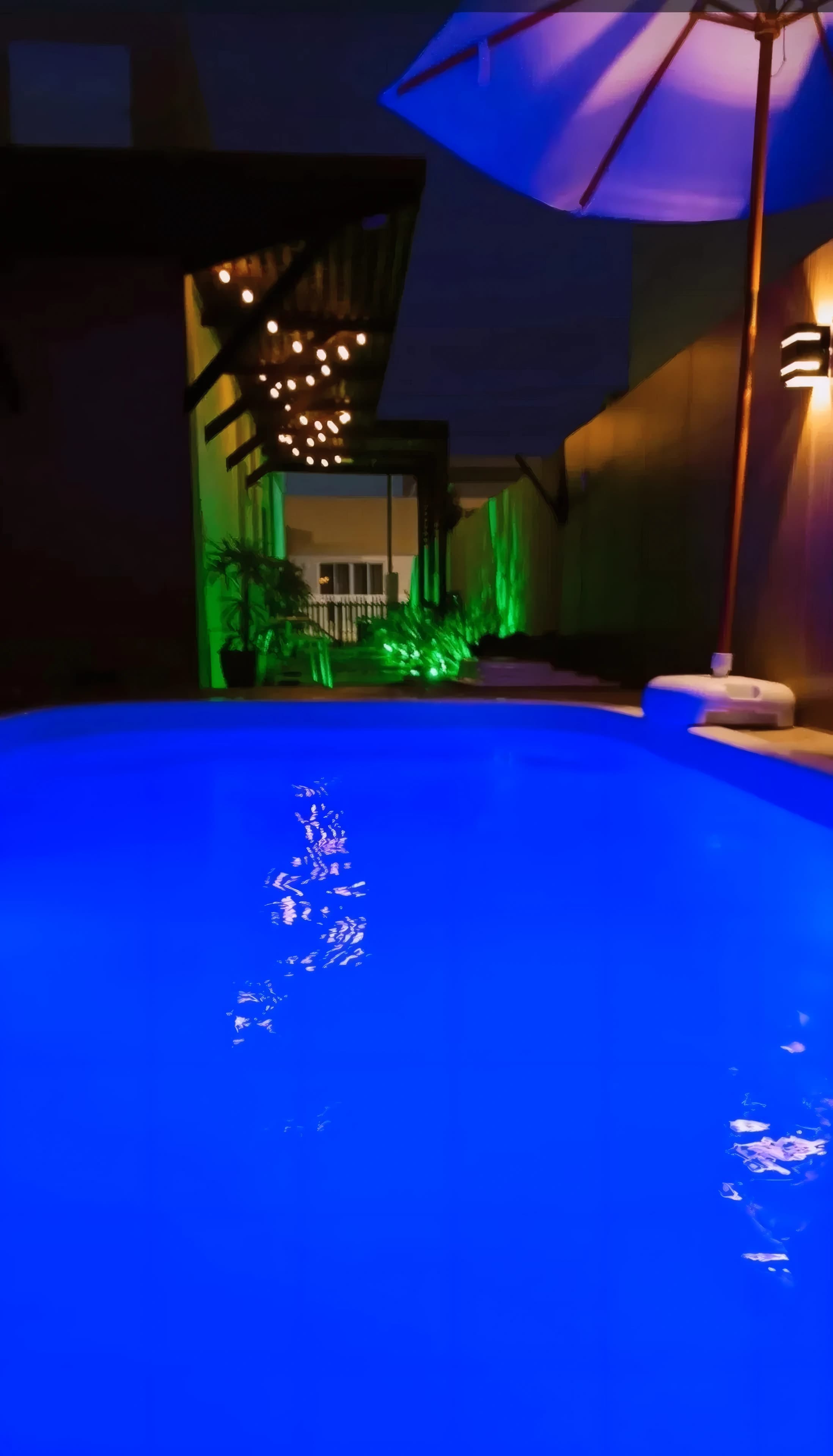 Casa 4/4 cond frente mar, piscina e área gourmet.