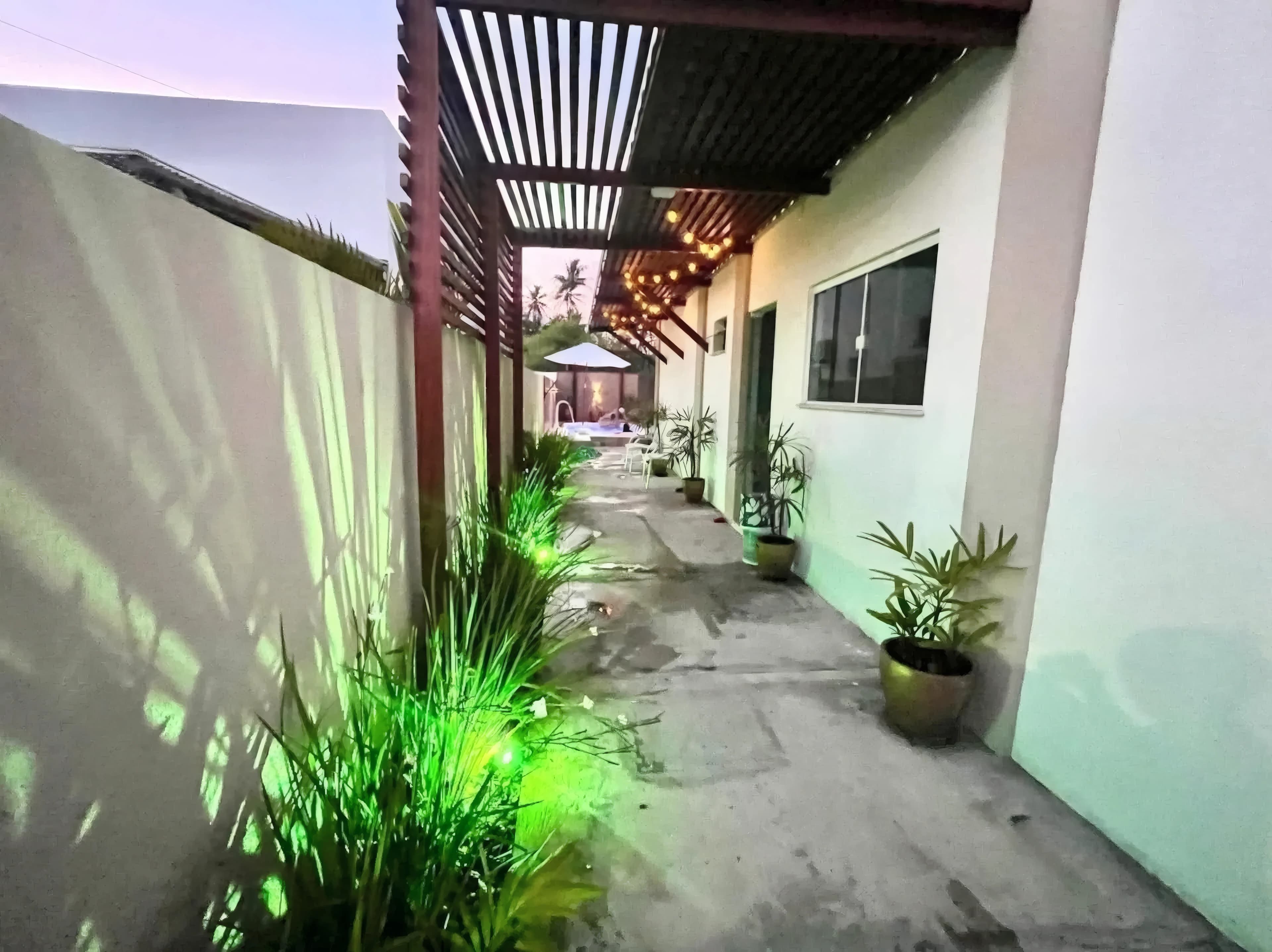 Casa 4/4 cond frente mar, piscina e área gourmet.