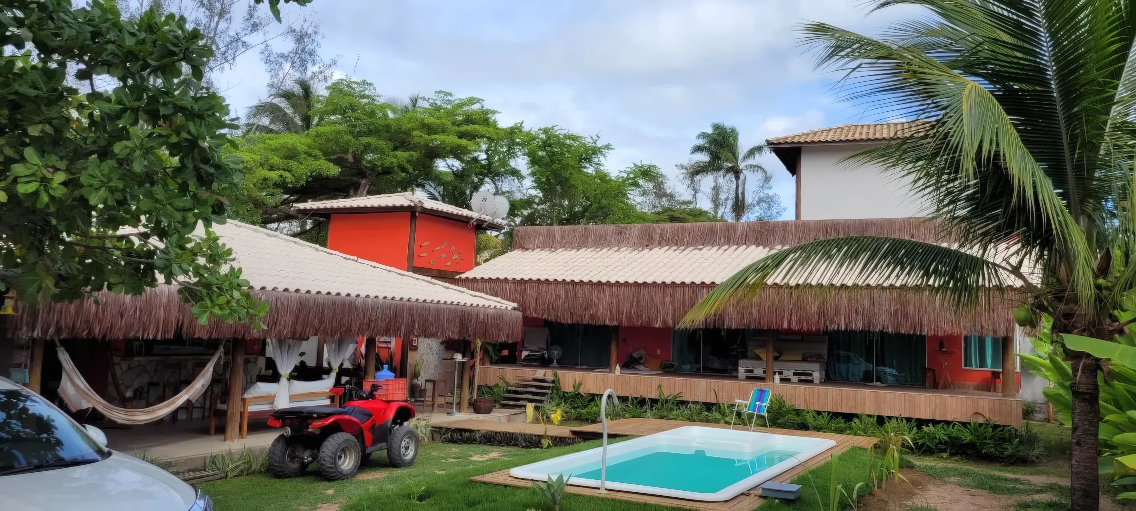 Casa estilo tailandesa 3 suítes c/ piscina e hidro