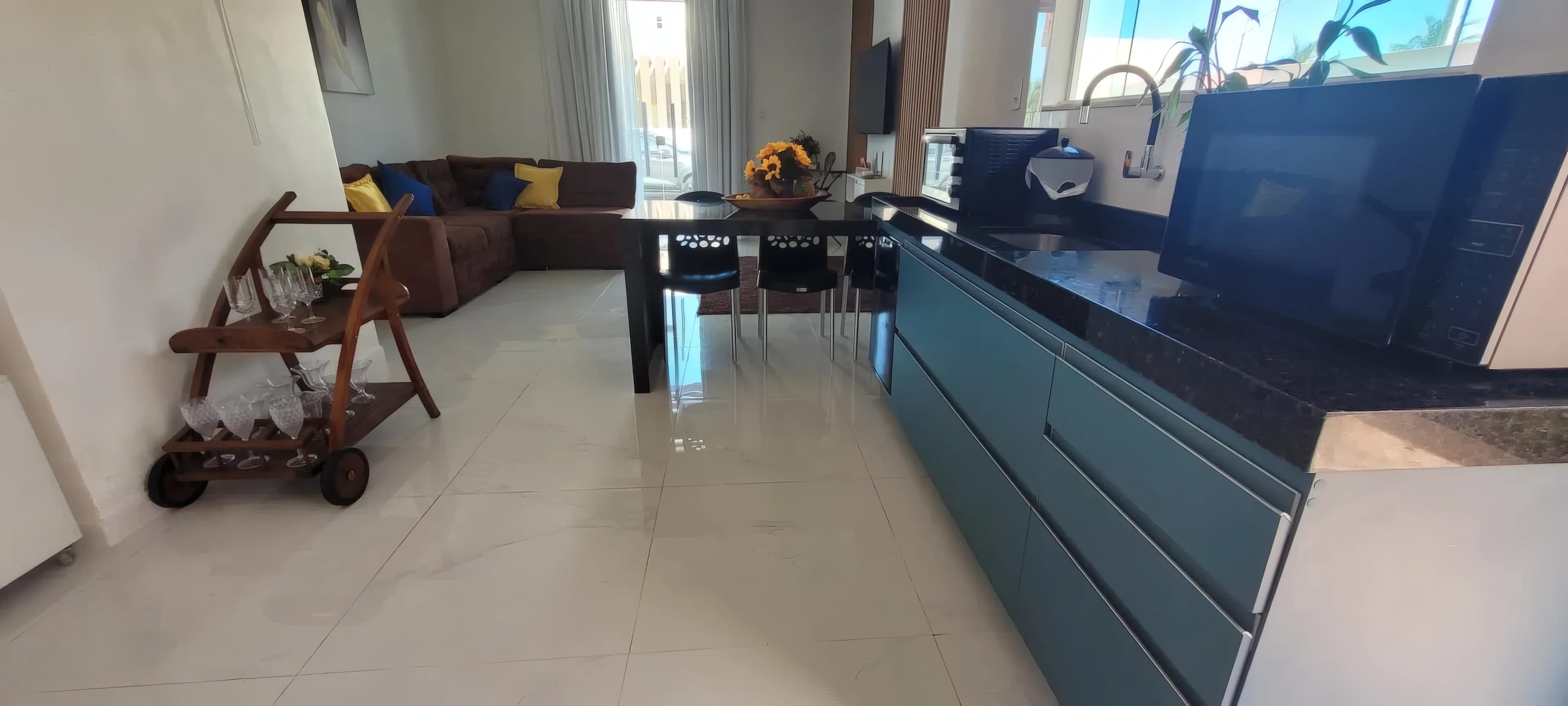 Casa 4/4 cond frente mar, piscina e área gourmet.