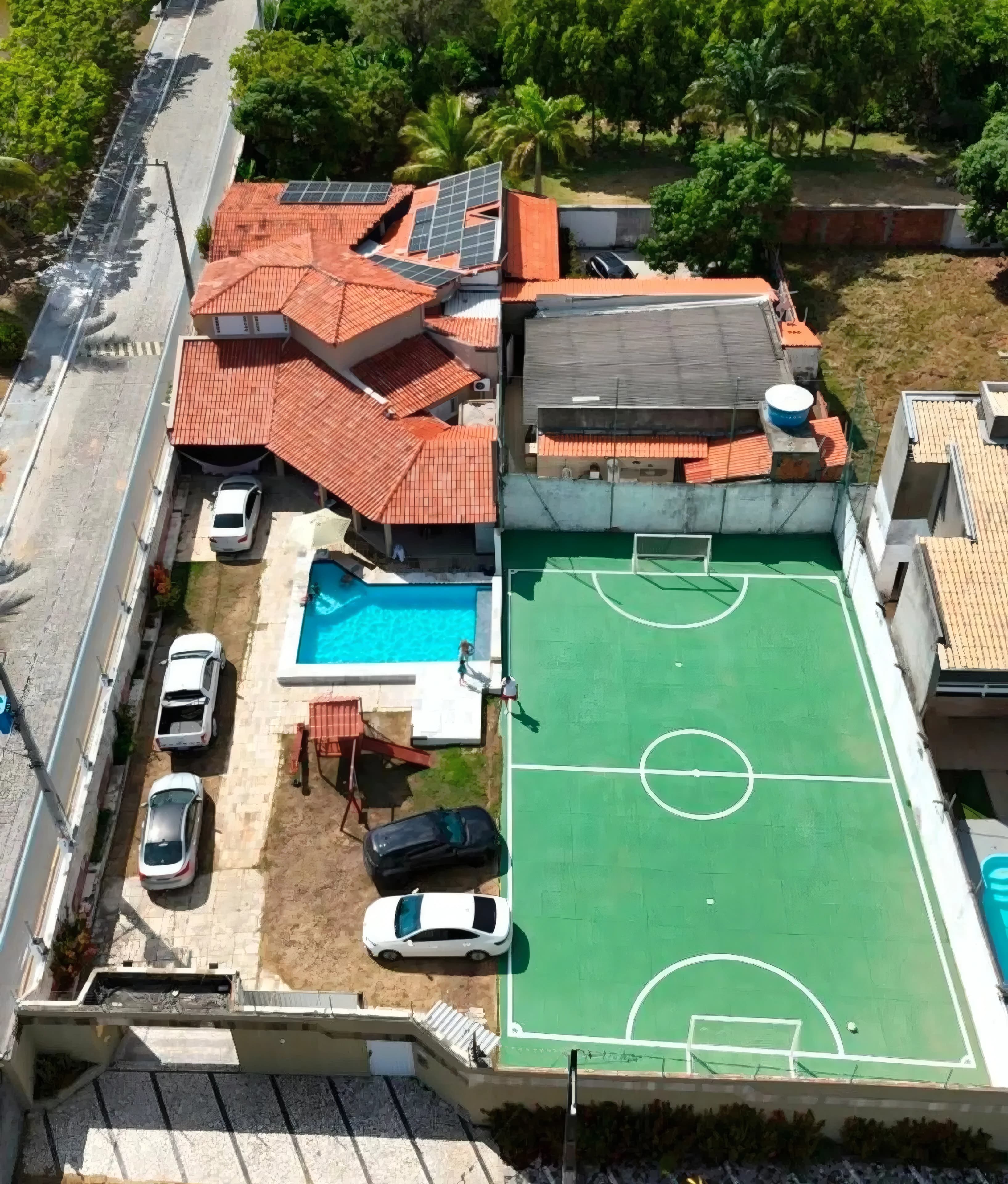 Casa 3 suítes com piscina e quadra